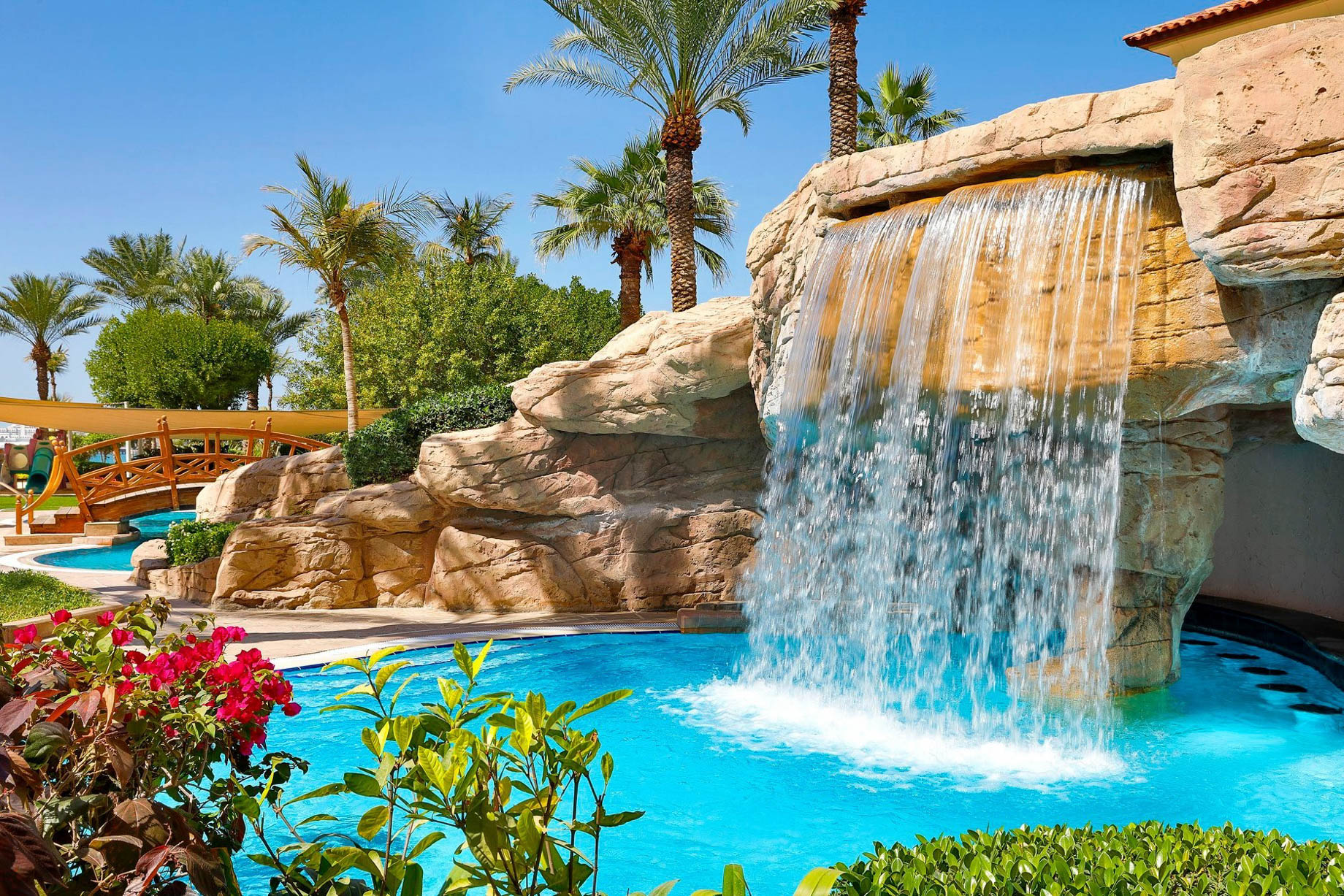 The Ritz-Carlton, Dubai Hotel – JBR Beach, Dubai, UAE – Hotel Pool Waterfall
