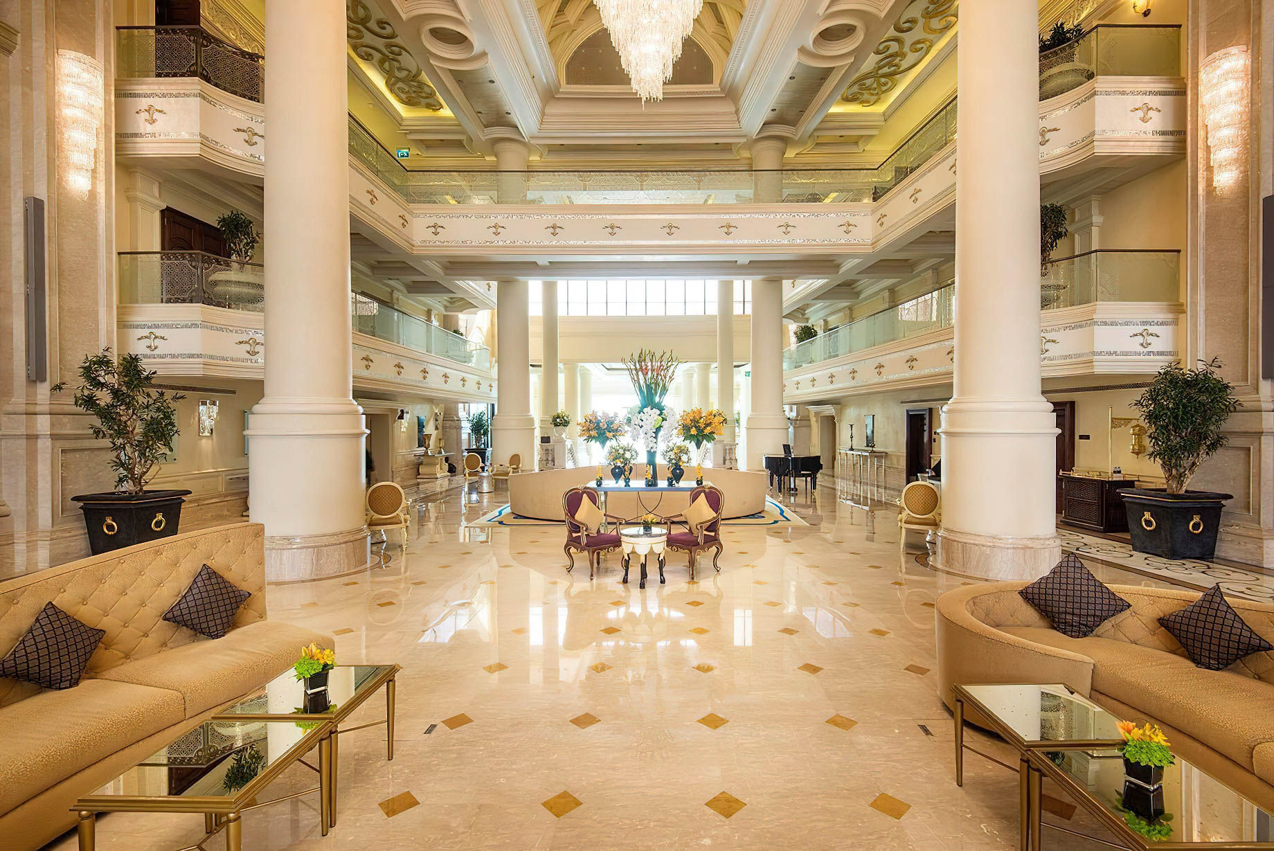 The Ritz-Carlton Abu Dhabi, Grand Canal Hotel - Abu Dhabi, UAE - Lobby