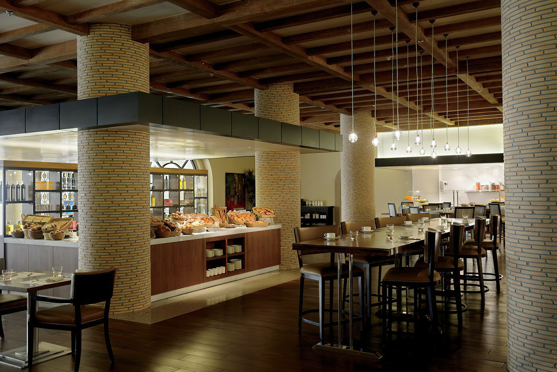 The Ritz-Carlton Abu Dhabi, Grand Canal Hotel – Abu Dhabi, UAE – Giornotte Italian Restaurant Interior