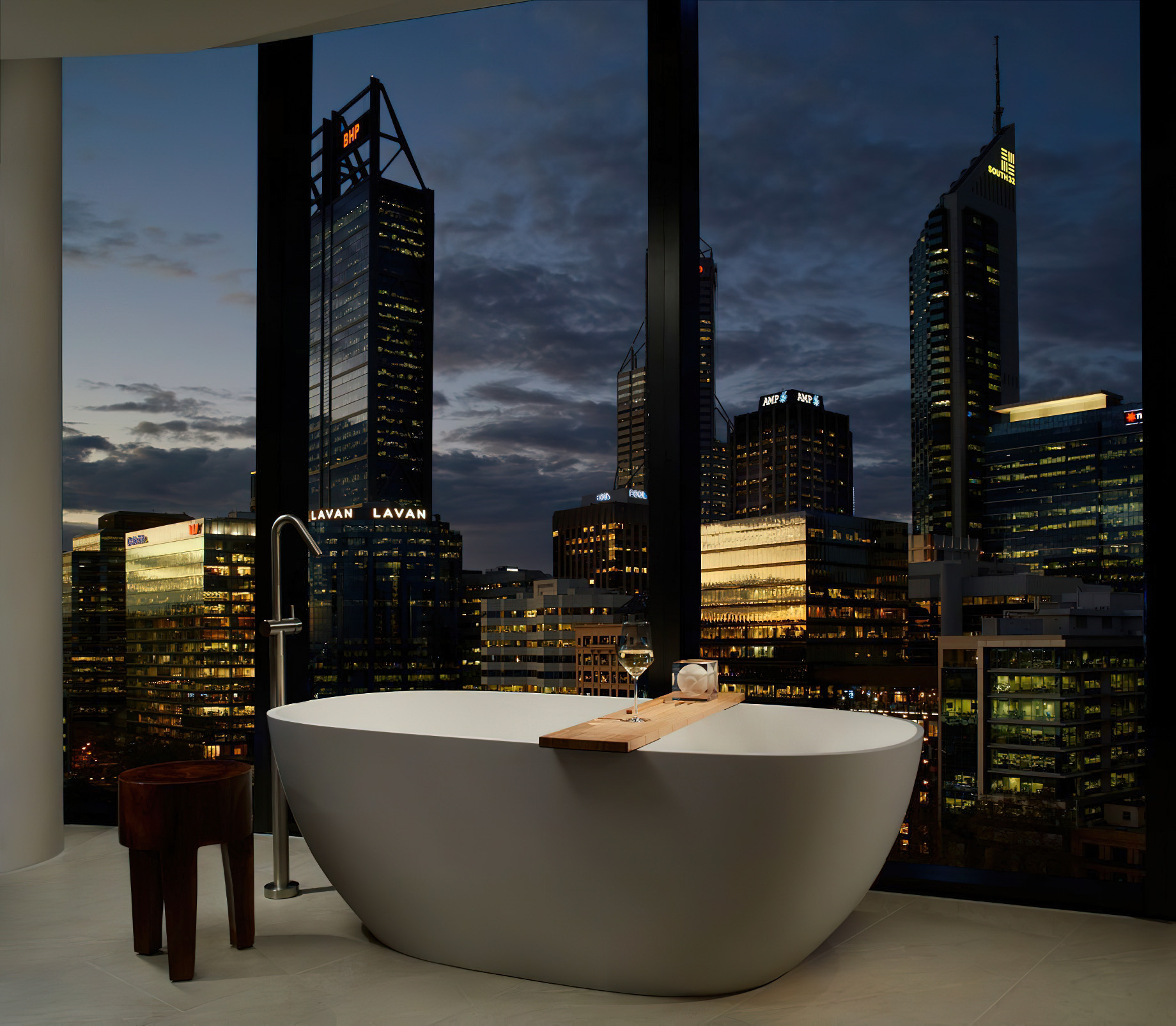 The Ritz-Carlton, Perth Hotel – Perth, Australia – Studio Park King Room Bathroom Night