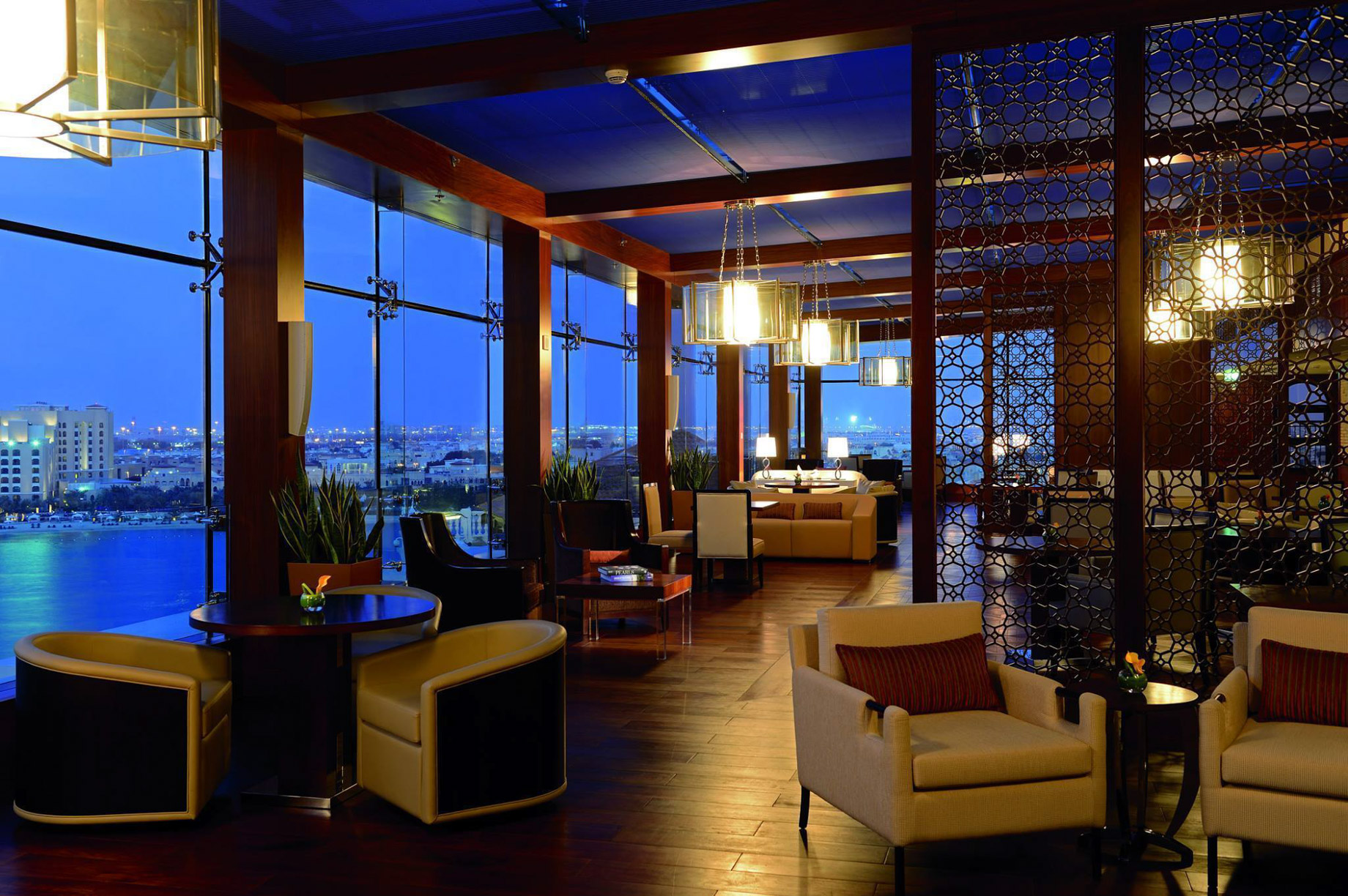 The Ritz-Carlton Abu Dhabi, Grand Canal Hotel – Abu Dhabi, UAE – Club Lounge Night