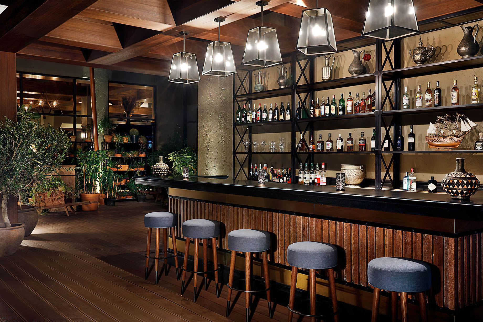 The Ritz-Carlton Ras Al Khaimah, Al Wadi Desert Resort - UAE - Farmhouse Restaurant Bar