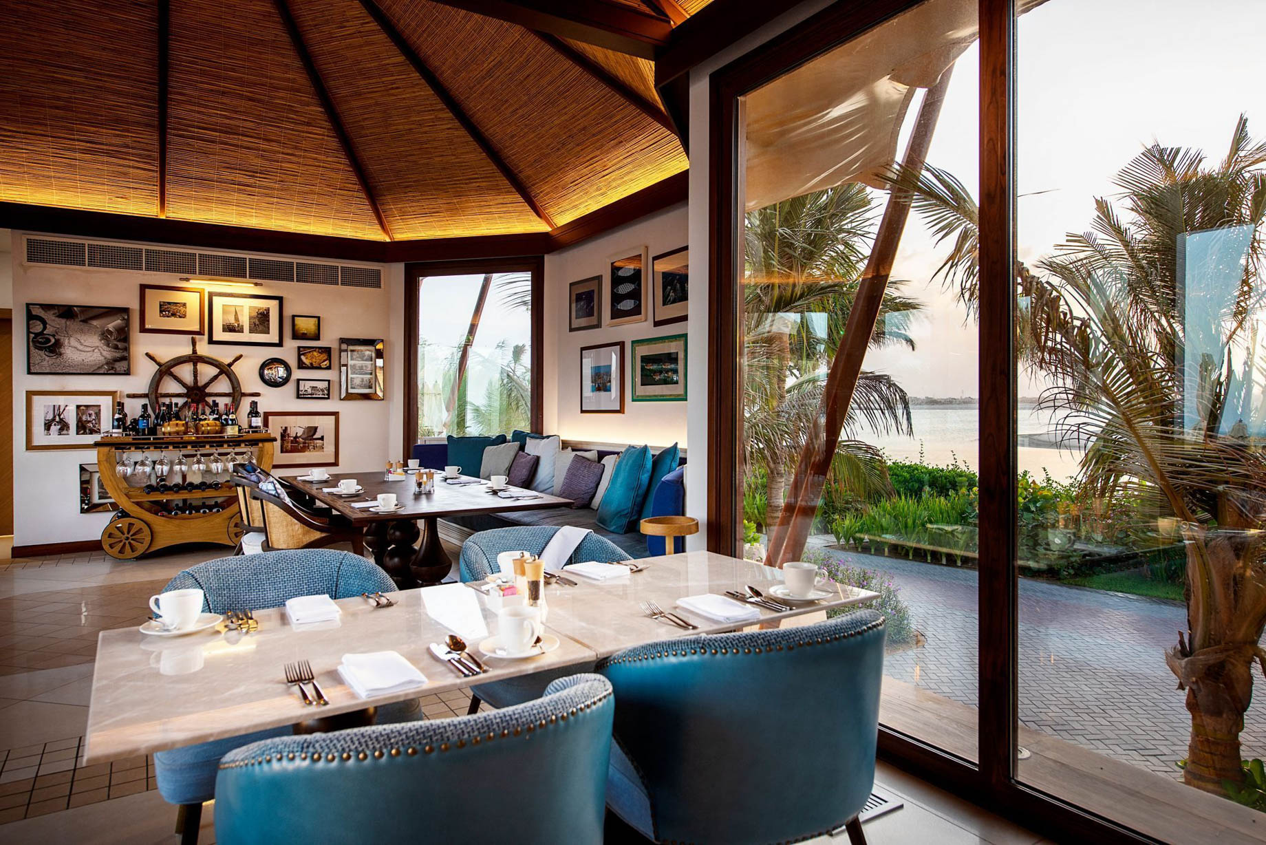 The Ritz-Carlton Ras Al Khaimah, Al Hamra Beach Hotel – UAE – Shore House Restaurant Tables