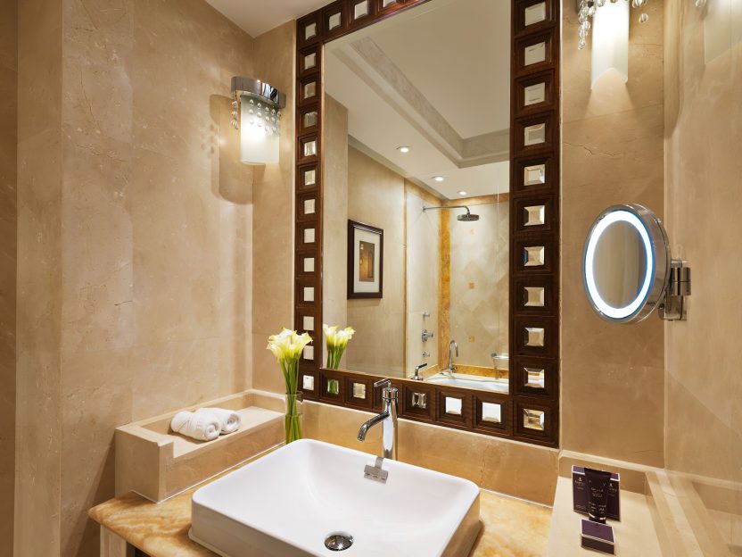 Al Bustan Palace, A Ritz-Carlton Hotel - Muscat, Oman - Deluxe Sea View Room Bathroom