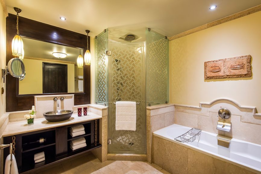 Sharq Village & Spa, A Ritz-Carlton Hotel - Doha, Qatar - Guest Bathroom