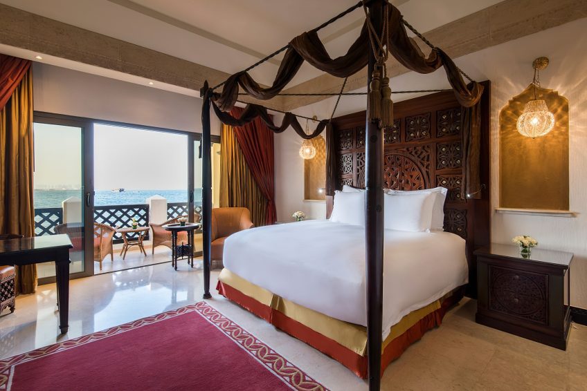 Sharq Village & Spa, A Ritz-Carlton Hotel - Doha, Qatar - Deluxe King Room Bed