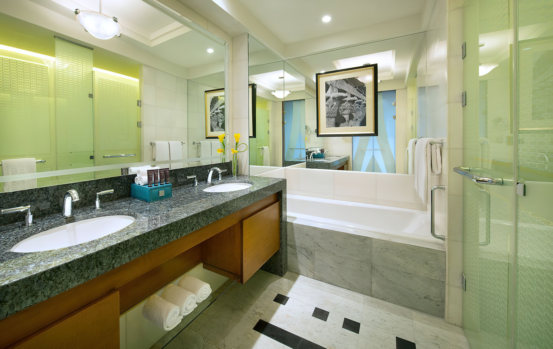 The Nile Ritz-Carlton, Cairo Hotel - Cairo, Egypt - Deluxe City and Museum View Room Bathroom