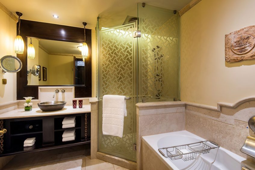 Sharq Village & Spa, A Ritz-Carlton Hotel - Doha, Qatar - Deluxe King Room Bathroom