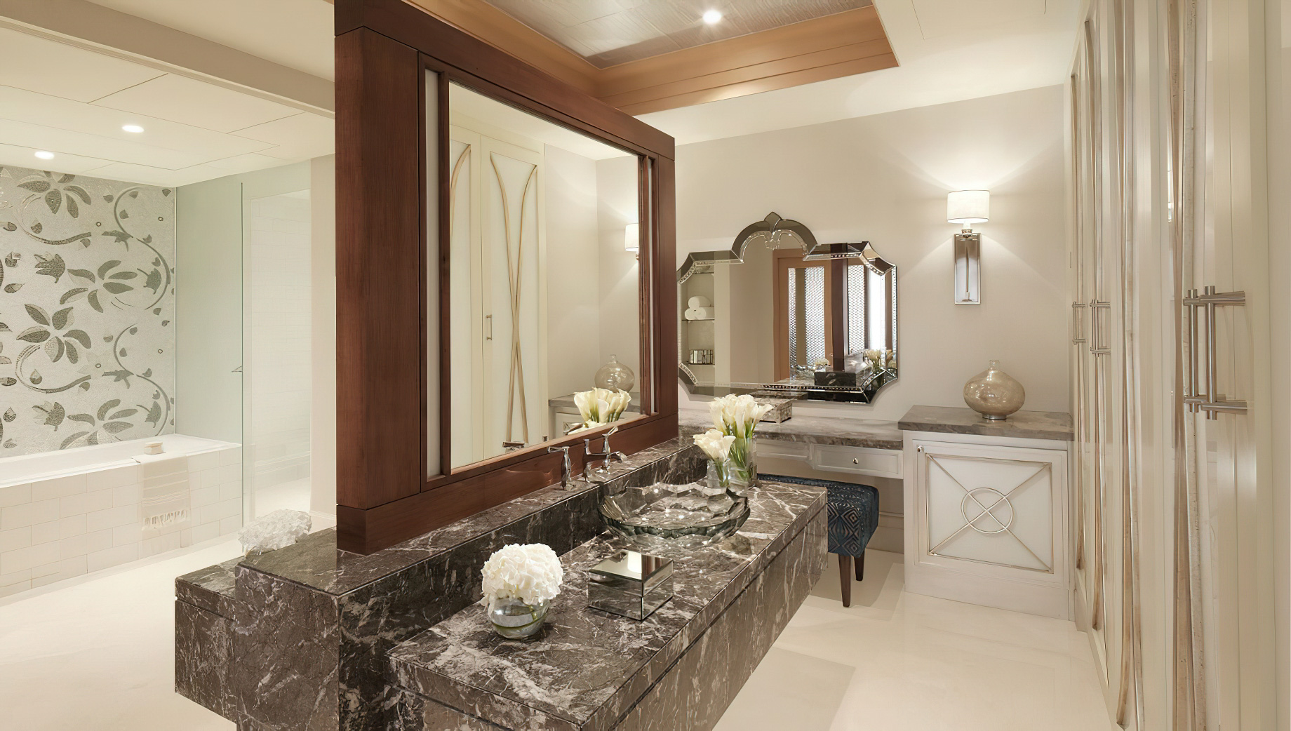 The Ritz-Carlton Abu Dhabi, Grand Canal Hotel – Abu Dhabi, UAE – Ritz-Carlton Suite Baathroom