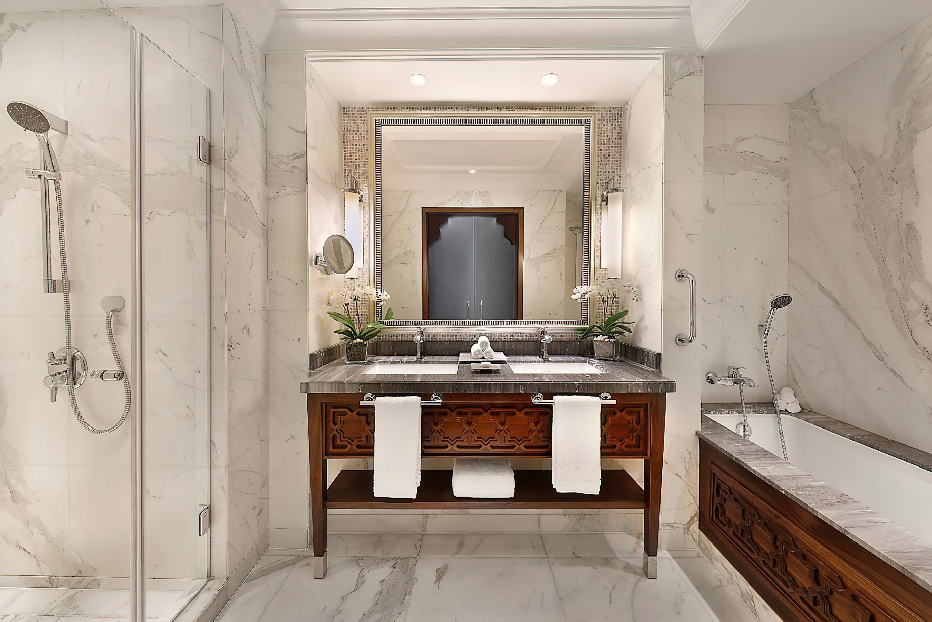 The Ritz-Carlton, Dubai Hotel - JBR Beach, Dubai, UAE - Club Ocean View Room Bathroom