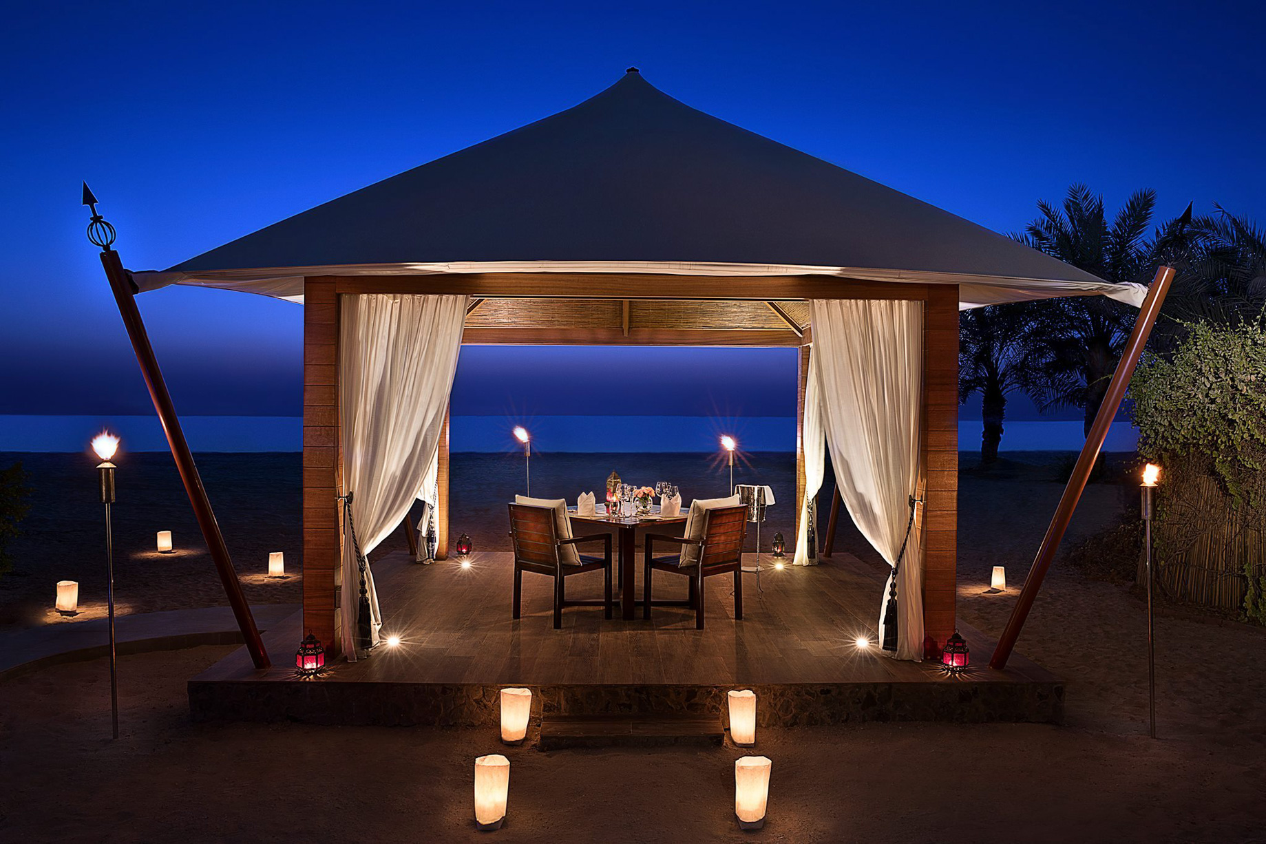The Ritz-Carlton Ras Al Khaimah, Al Hamra Beach Hotel – UAE – Beachfront Cabana Dining Night