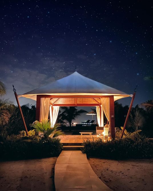 The Ritz-Carlton Ras Al Khaimah, Al Hamra Beach Hotel - UAE - Beachfront Cabana Dining Night Star View