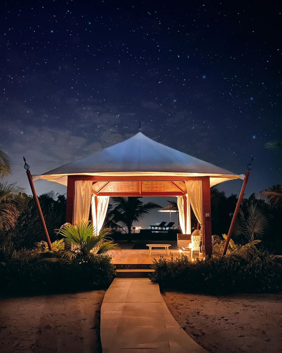 The Ritz-Carlton Ras Al Khaimah, Al Hamra Beach Hotel – UAE – Beachfront Cabana Dining Night Star View