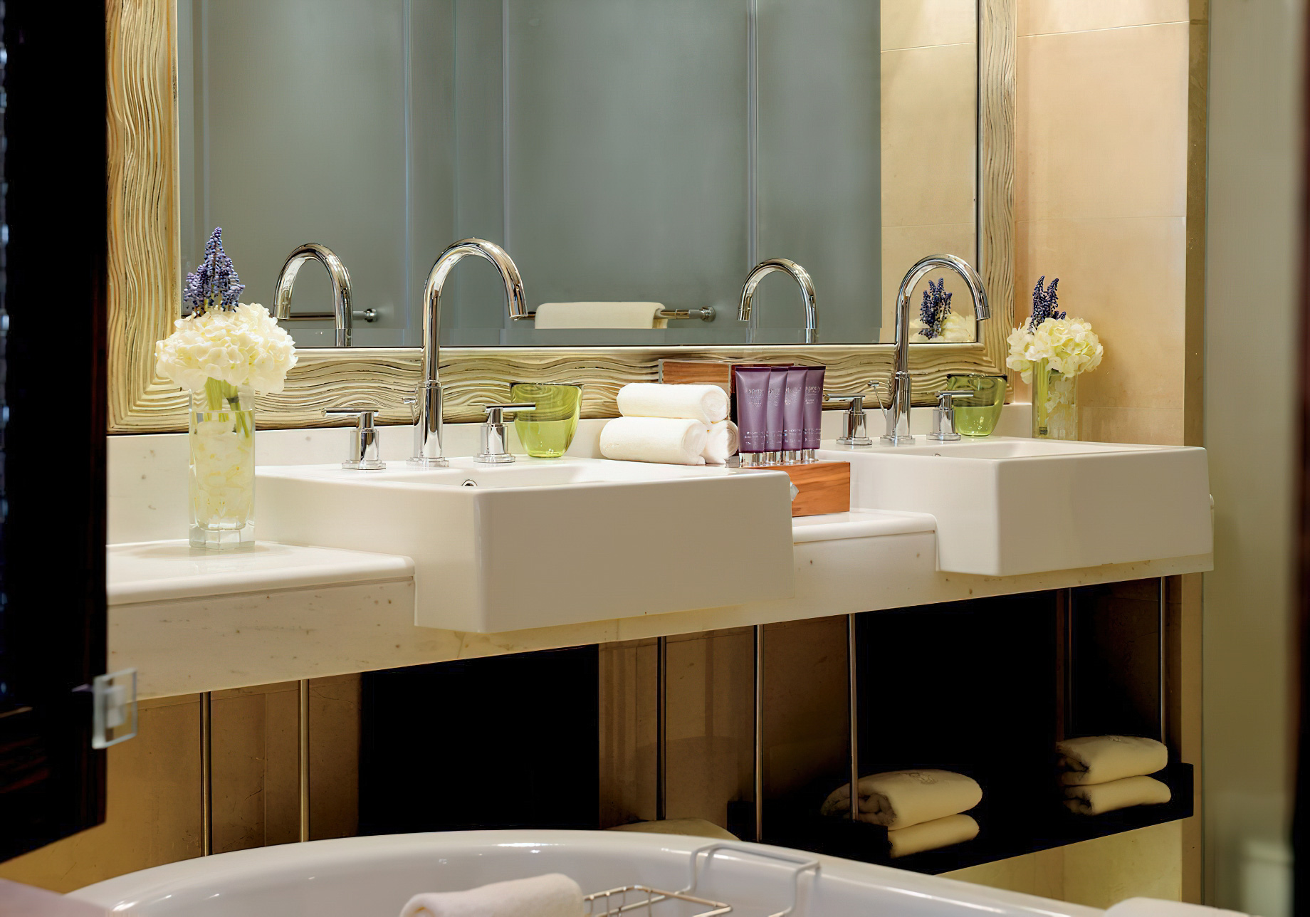 The Ritz-Carlton Abu Dhabi, Grand Canal Hotel – Abu Dhabi, UAE – Venetian Bathroom