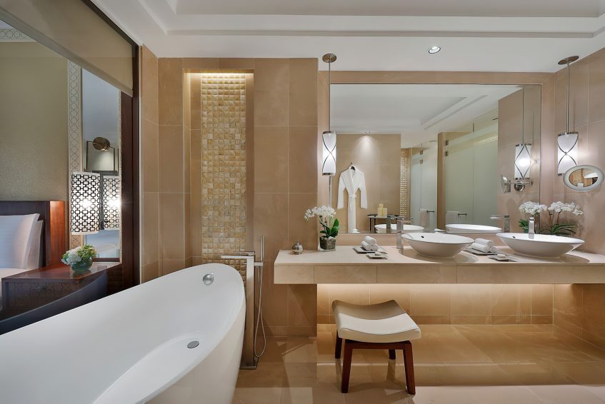 The Ritz-Carlton, Dubai Hotel - JBR Beach, Dubai, UAE - Deluxe Room Bathroom
