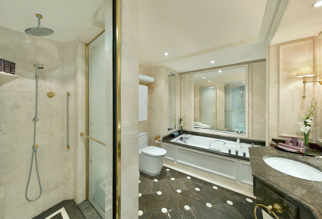 The Ritz-Carlton, Bahrain Resort Hotel - Manama, Bahrain - Royal Suite Bathroom
