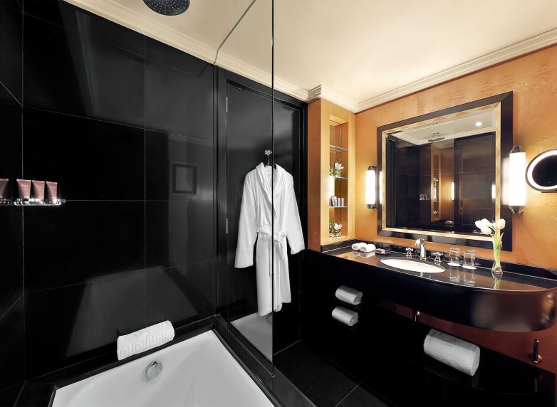 The Ritz-Carlton, Bahrain Resort Hotel - Manama, Bahrain - Deluxe Sea View Room Bathroom