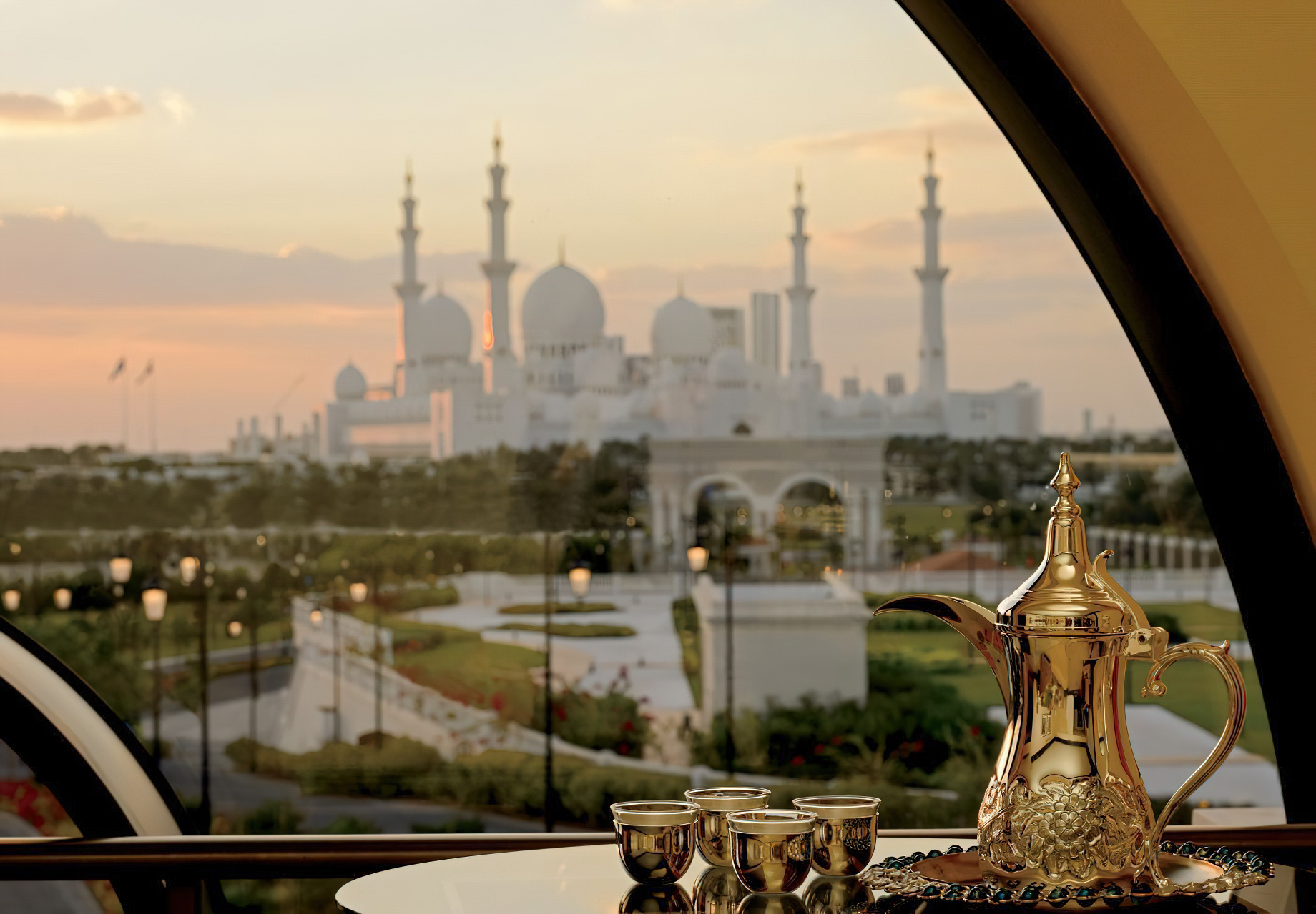 The Ritz-Carlton Abu Dhabi, Grand Canal Hotel – Abu Dhabi, UAE – Sheikh Zayed Grand Mosque View