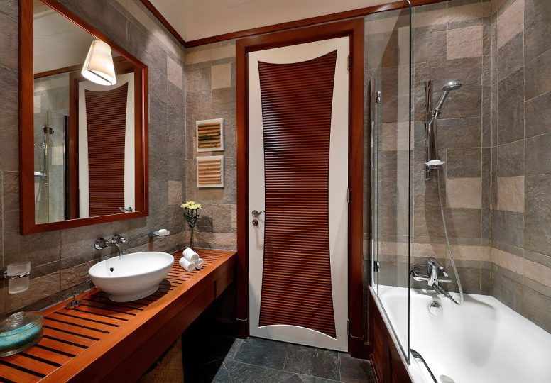 The Ritz-Carlton, Bahrain Resort Hotel - Manama, Bahrain - Villa Bathroom