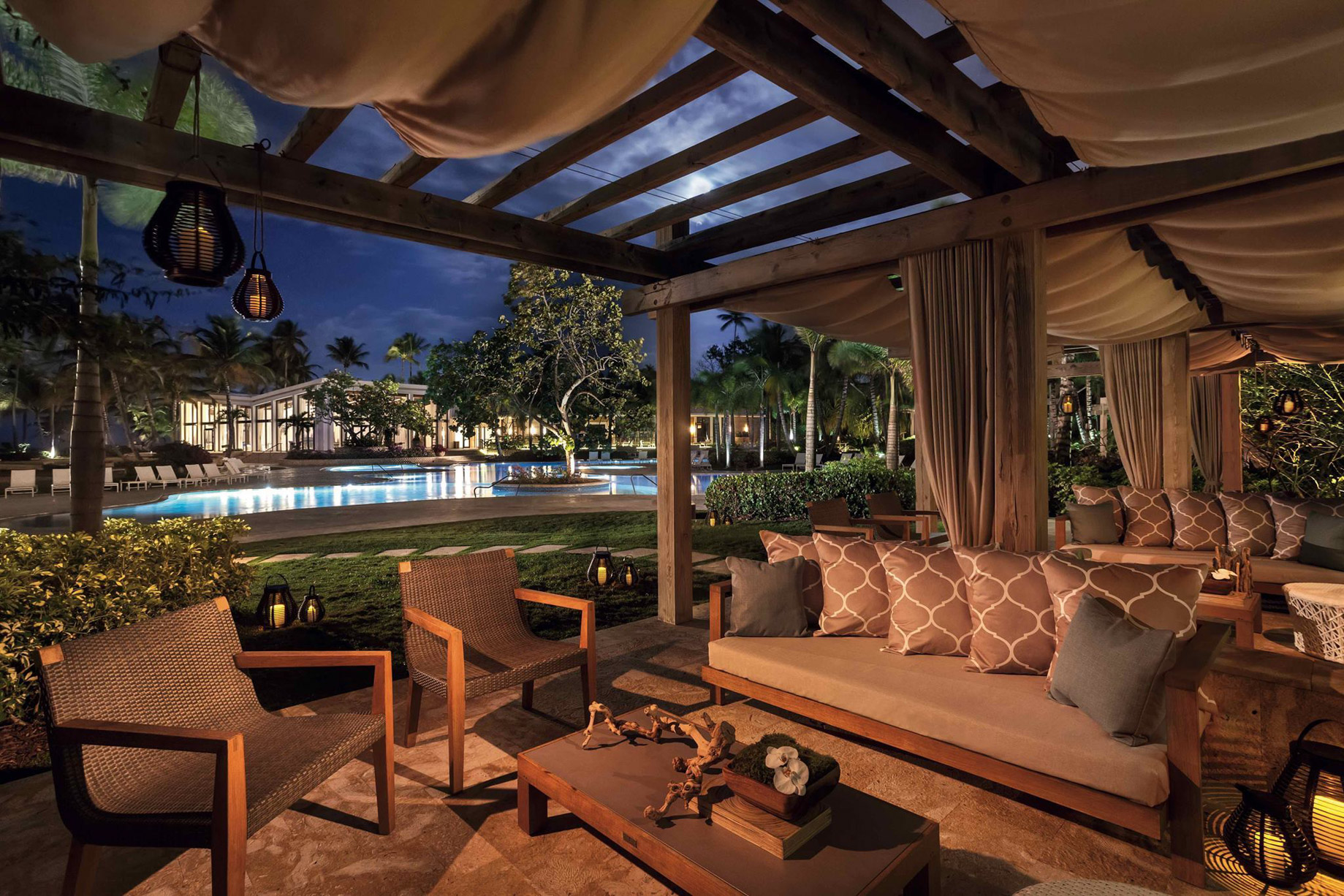 The Ritz-Carlton, Dorado Beach Reserve Resort - Puerto Rico - Encanto Beach Club Bar and Grill Night View