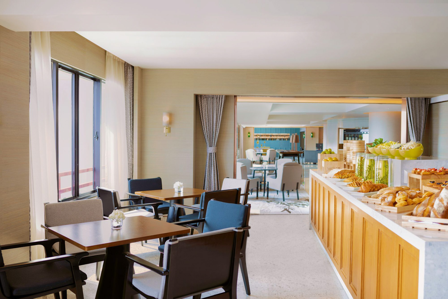 The Portman Ritz-Carlton, Shanghai Hotel – Shanghai, China – Club Lounge