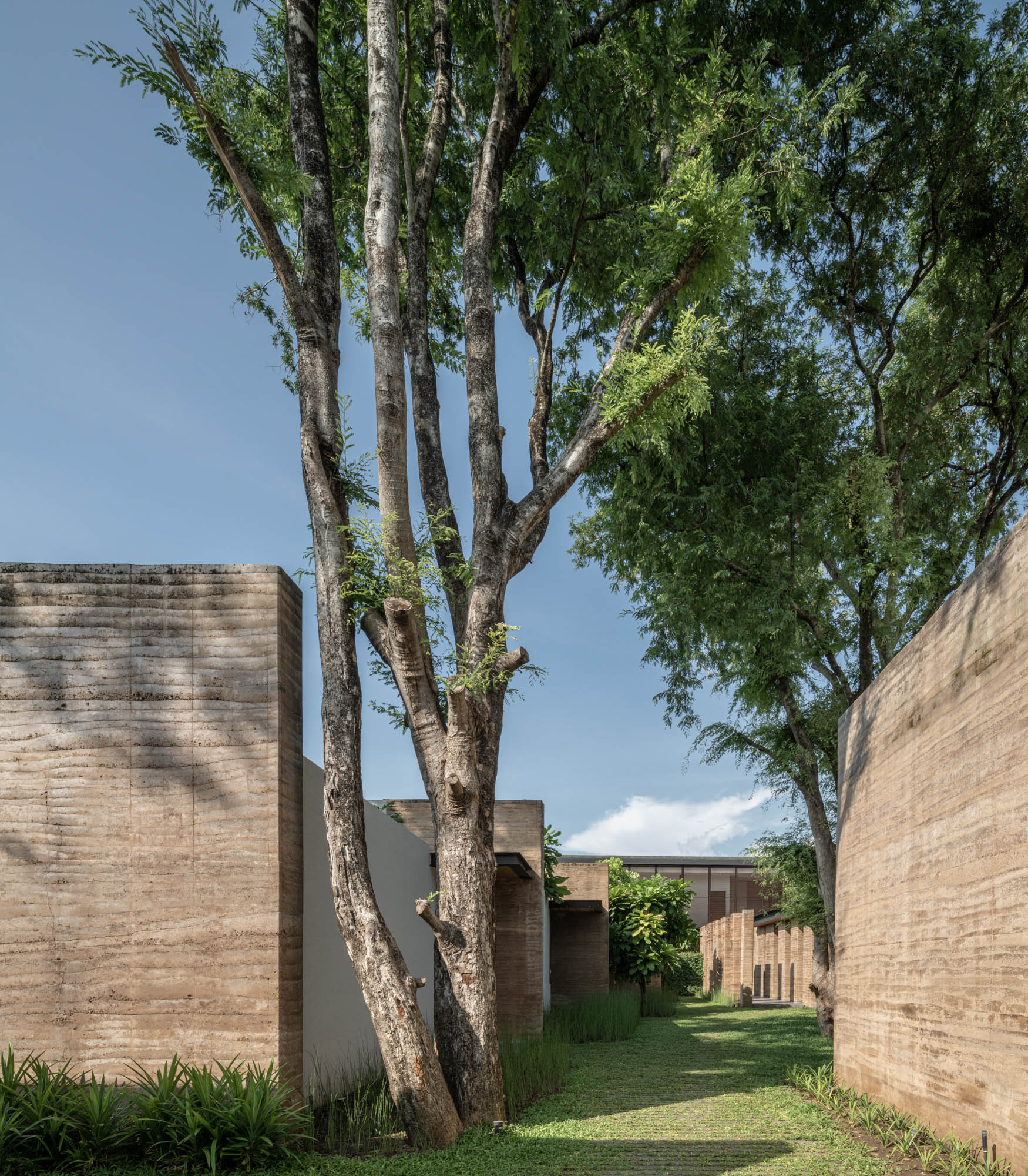 Tara Villa Riverkwai Resort – Kanchanaburi, Thailand – Exterior Pathway