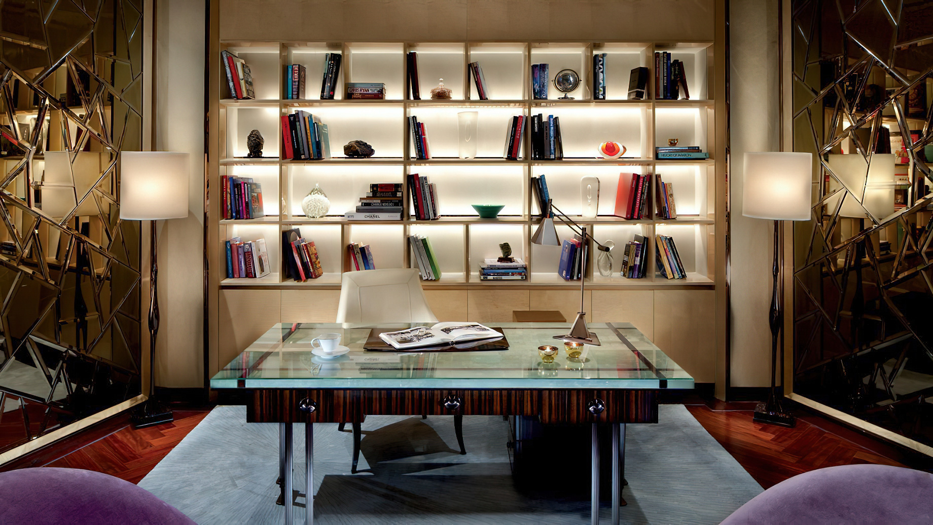 The Ritz-Carlton Shanghai, Pudong Hotel - Shanghai, China - The Ritz-Carlton Suite Office