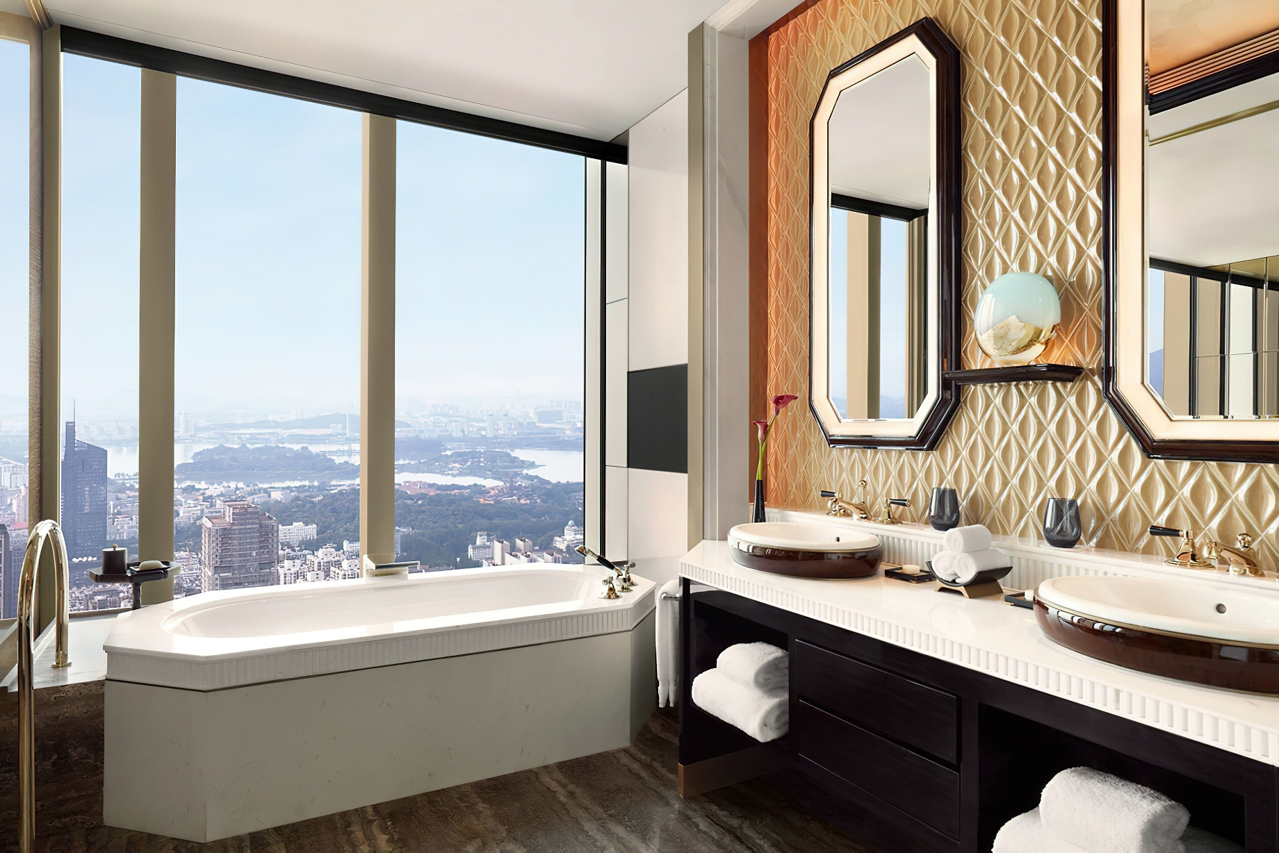 The Ritz-Carlton, Nanjing Hotel – Nanjing, China – Deluxe Lakeview Room Bathroom