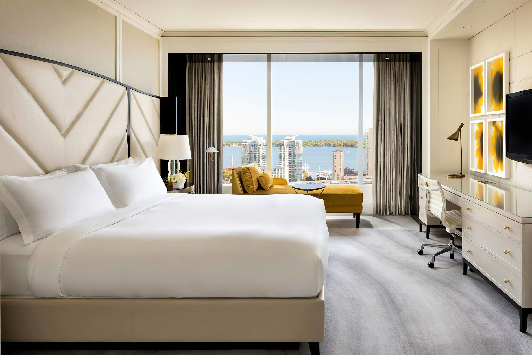 The Ritz-Carlton, Toronto Hotel – Toronto, Ontario, Canada – Simcoe Suite Bedroom