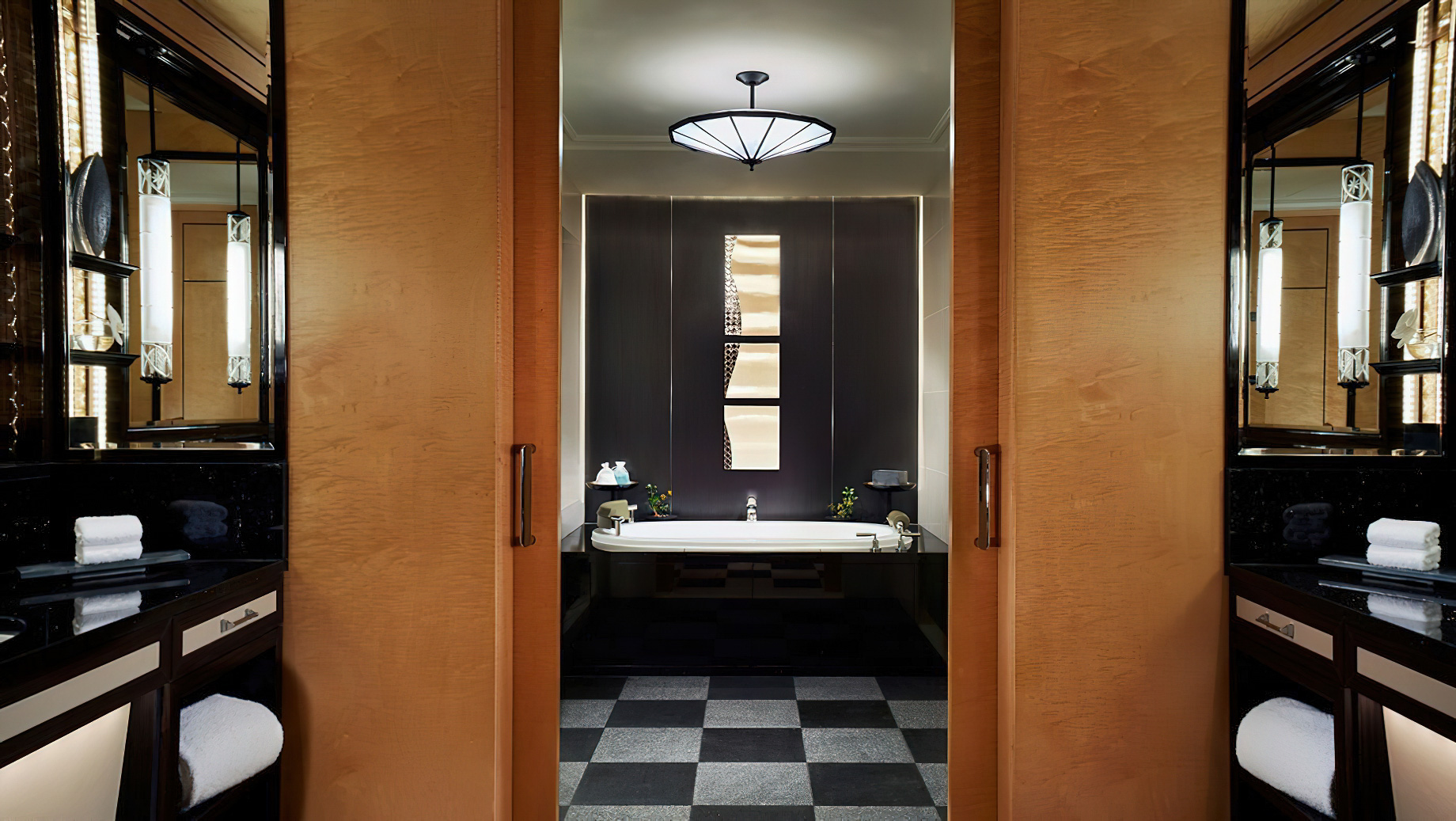 The Ritz-Carlton, Tokyo Hotel - Tokyo, Japan - Ritz-Carlton Suite Bathroom