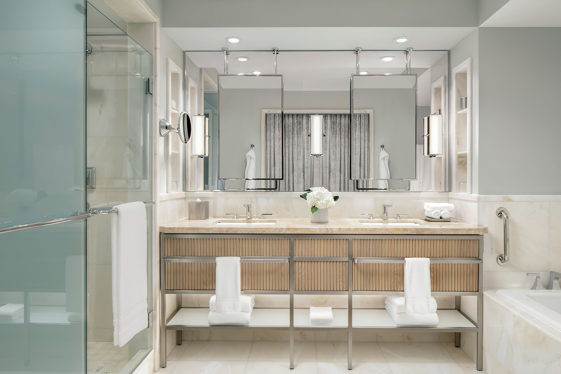 The Ritz-Carlton, Toronto Hotel – Toronto, Ontario, Canada – One Bedroom Corner Suite Bathroom
