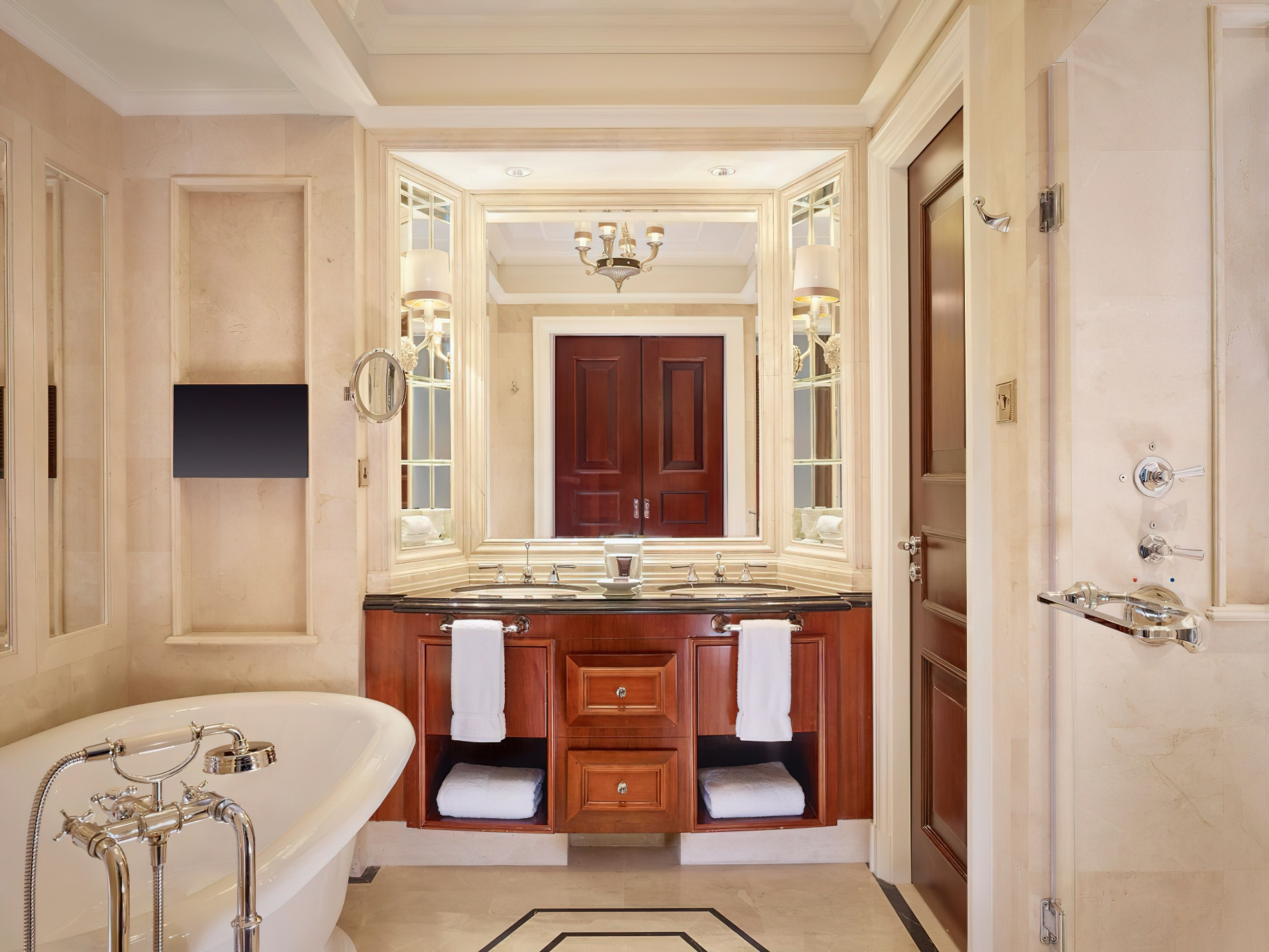 The Ritz-Carlton, Guangzhou Hotel – Guangzhou, China – Carlton City View Suite Bathroom