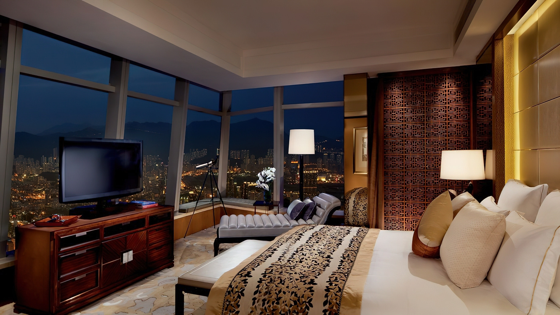 The Ritz-Carlton, Hong Kong Hotel – West Kowloon, Hong Kong – Premier Executive Suite Victoria Harbour Bedroom