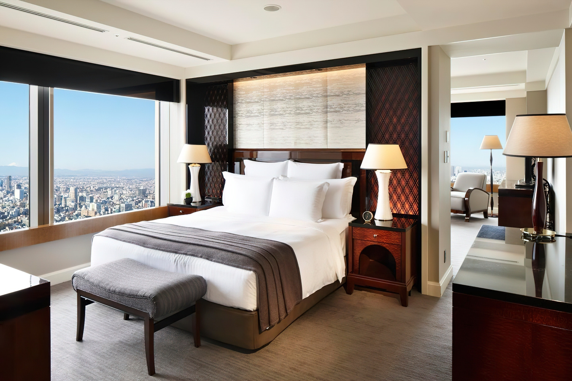 The Ritz-Carlton, Tokyo Hotel – Tokyo, Japan – Tokyo Deluxe Room