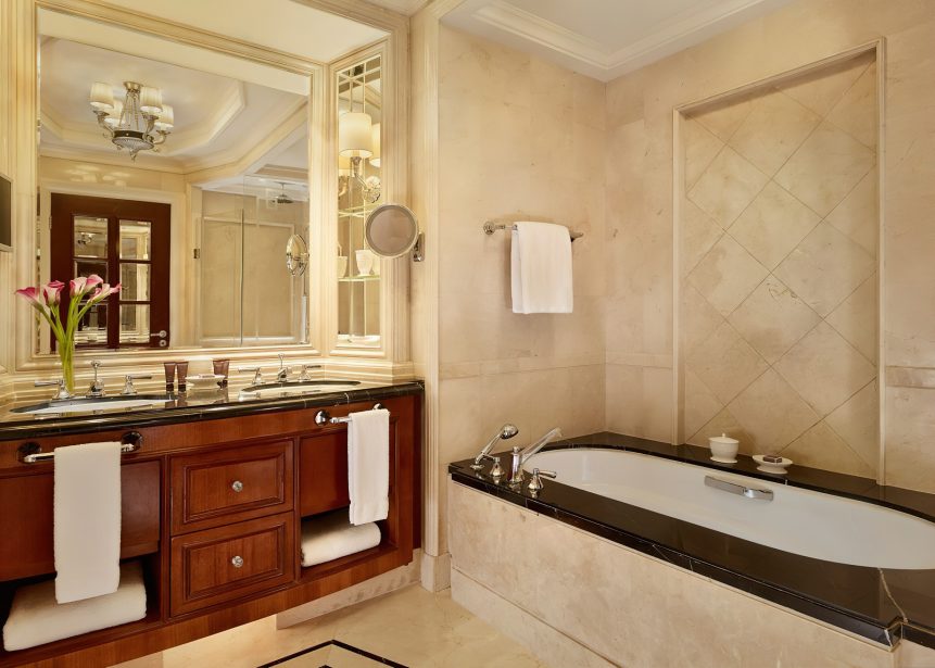 The Ritz-Carlton, Guangzhou Hotel - Guangzhou, China - Club City View Room Bathroom