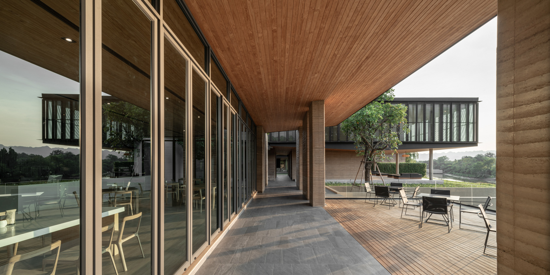 Tara Villa Riverkwai Resort - Kanchanaburi, Thailand - Indoor and Outdoor Dining