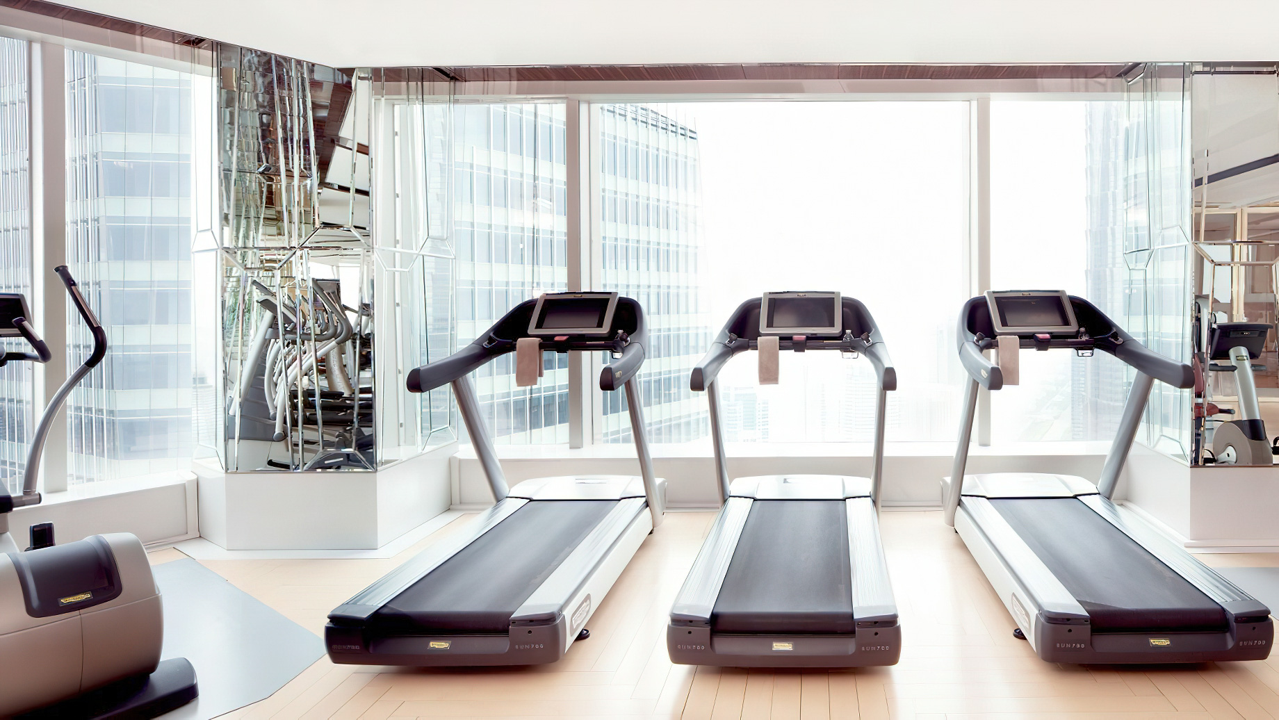 The Ritz-Carlton Shanghai, Pudong Hotel - Shanghai, China - Gym