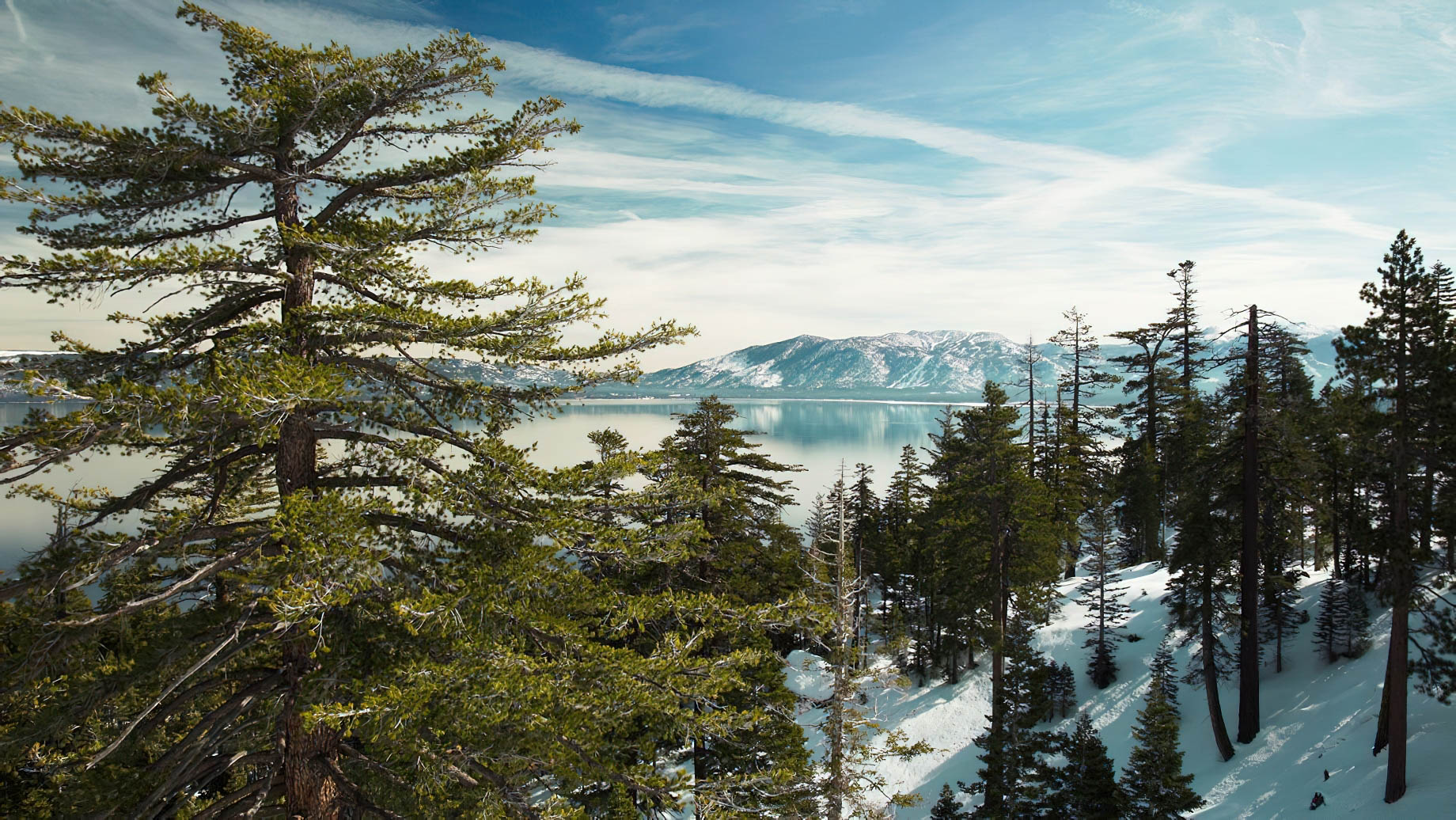 The Ritz-Carlton, Lake Tahoe Resort – Truckee, CA, USA – Winter Lake View
