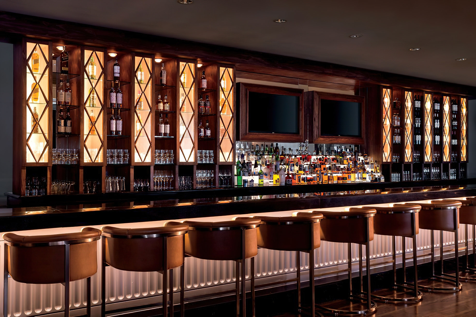 The Ritz-Carlton, Marina del Rey Hotel - Marina del Rey, CA, USA - Cast & Plow Restaurant Bar
