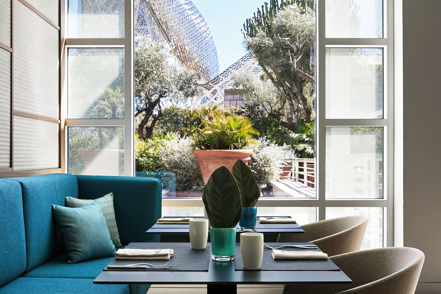 Hotel Arts Barcelona Ritz-Carlton - Barcelona, Spain - Lokal Restaurant Tables