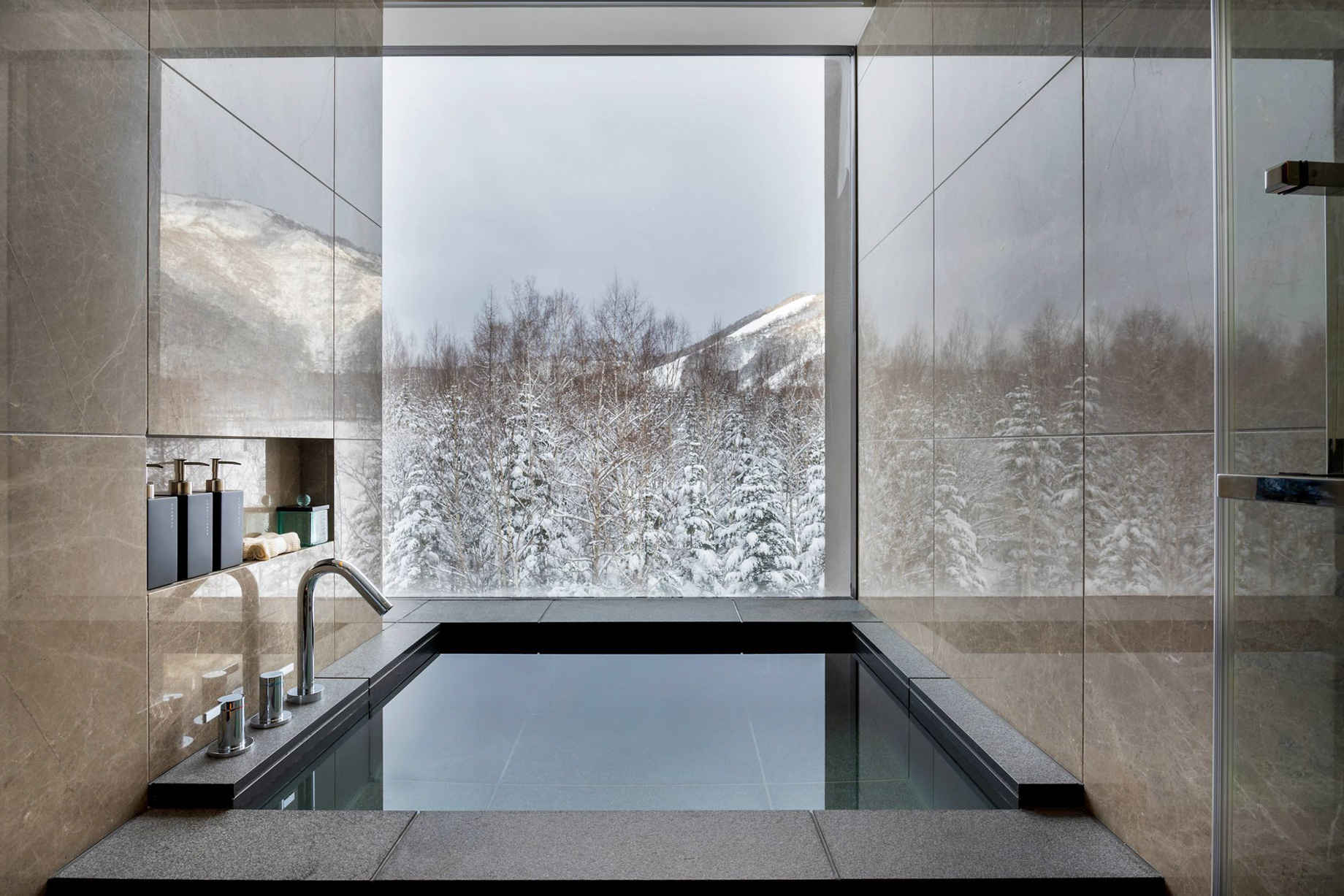 Higashiyama Niseko Village, A Ritz-Carlton Reserve Hotel – Hokkaido, Japan – Higashiyama Suite Bathroom Tub