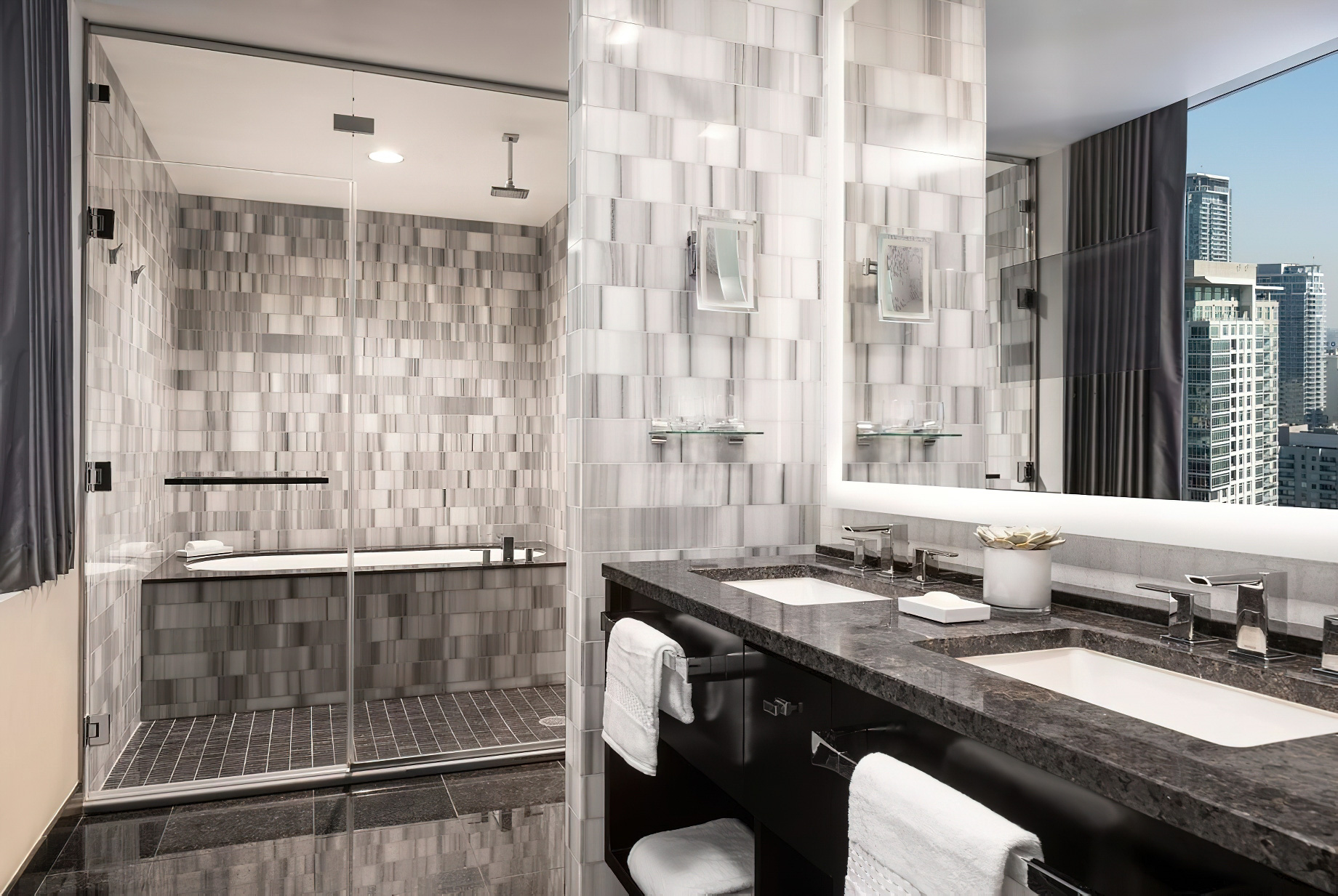 The Ritz-Carlton, Los Angeles L.A. Live Hotel – Los Angeles, CA, USA – Corner King Room Bathroom