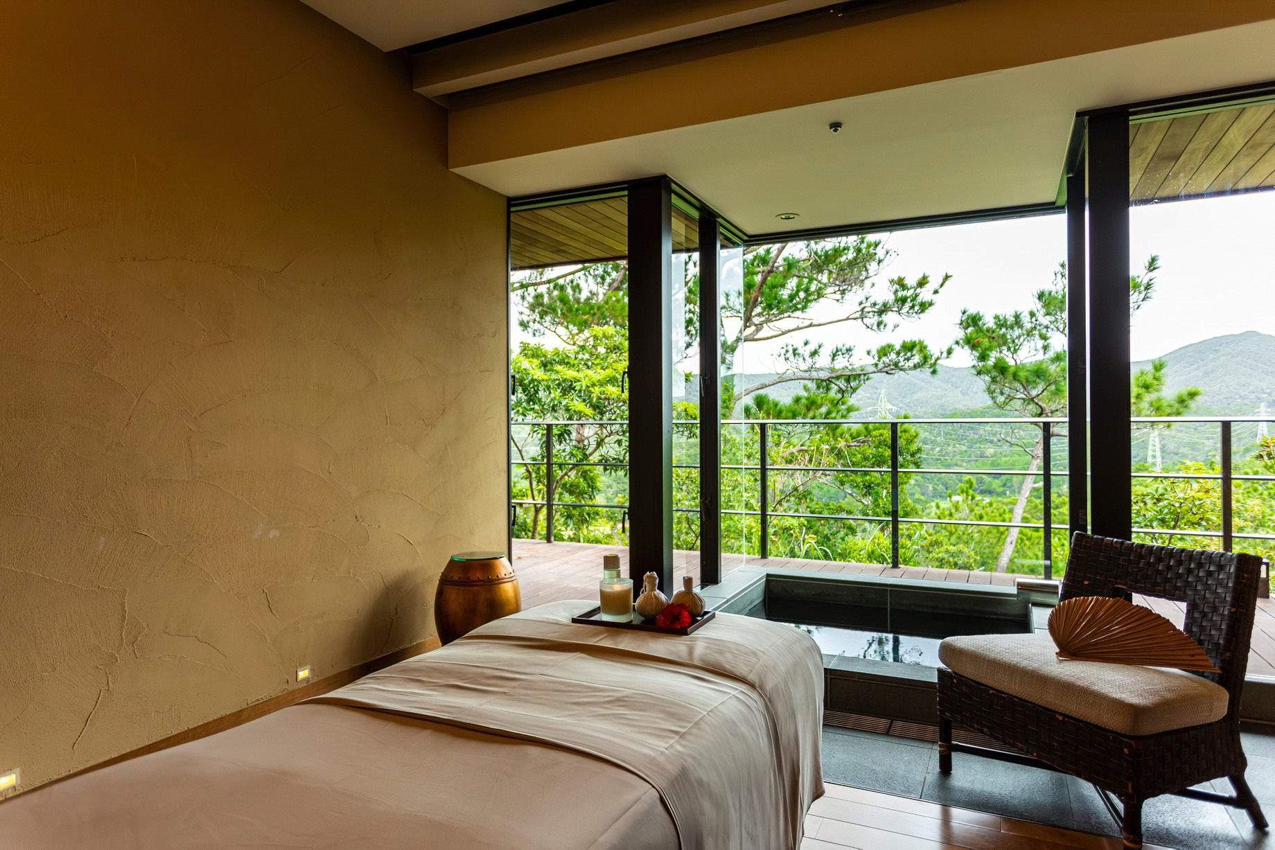 The Ritz-Carlton, Okinawa Hotel - Okinawa, Japan - Spa Treatment Room