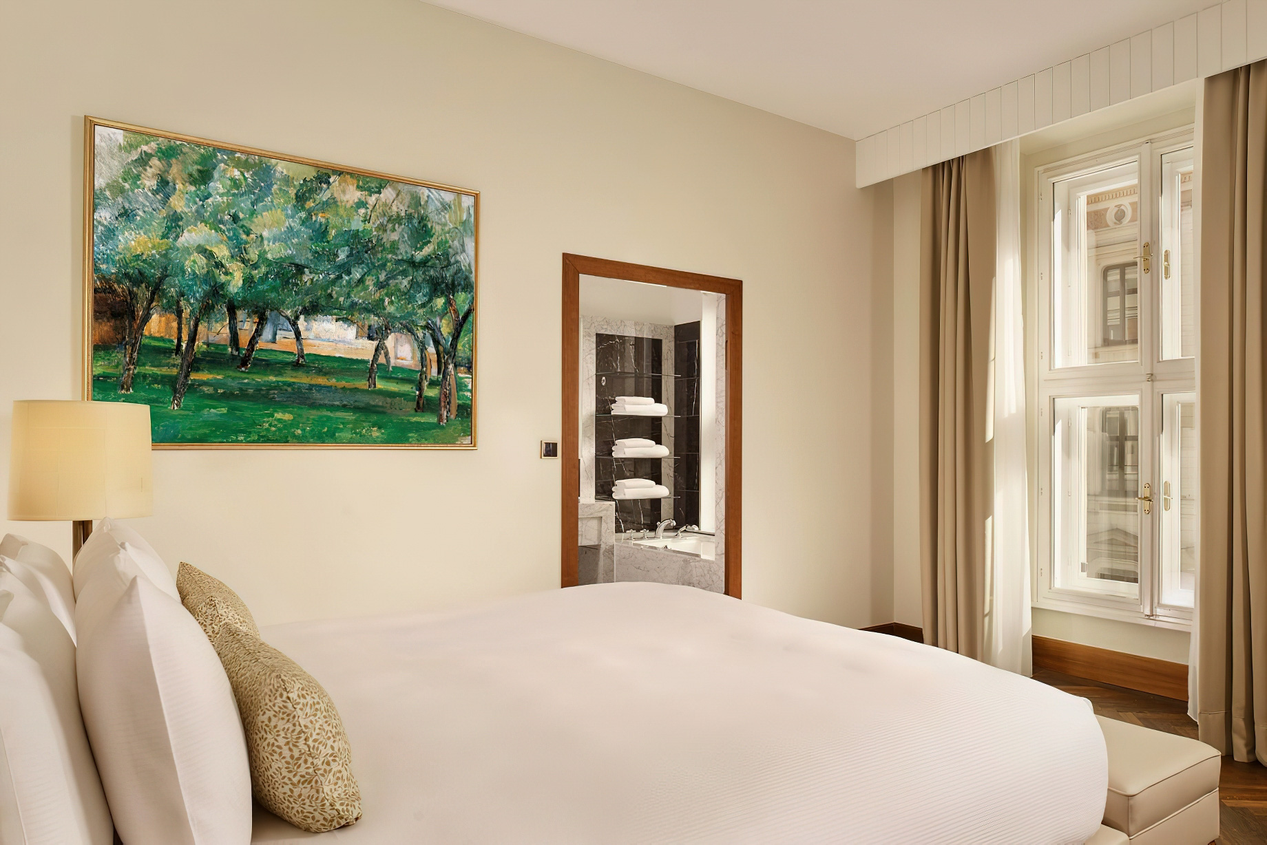 The Ritz-Carlton, Vienna Hotel – Vienna, Austria – Ritz-Carlton Albertina Suite Bedroom