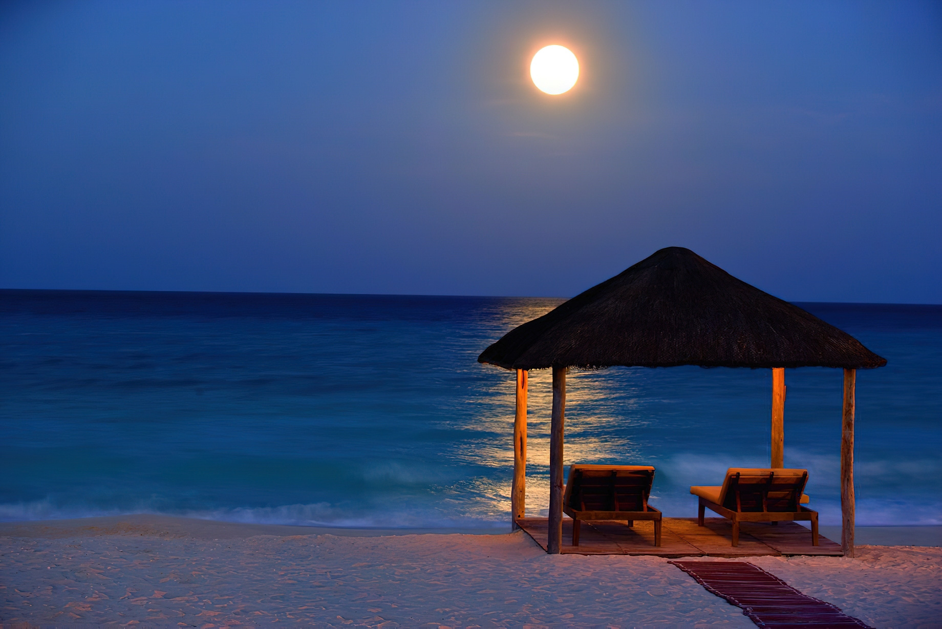 The Ritz-Carlton, Cancun Resort - Cancun, Mexico - Beachfront Cabana Night Moon View