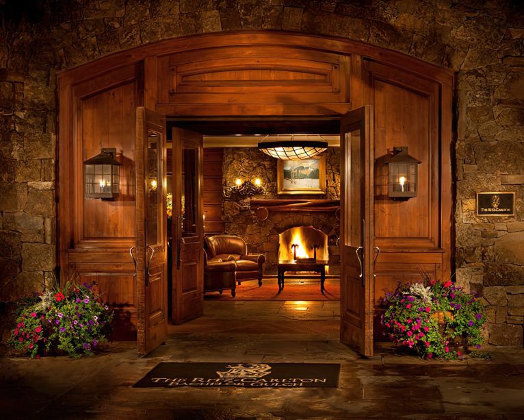 The Ritz-Carlton, Bachelor Gulch Resort - Avon, CO, USA - Entrance Night