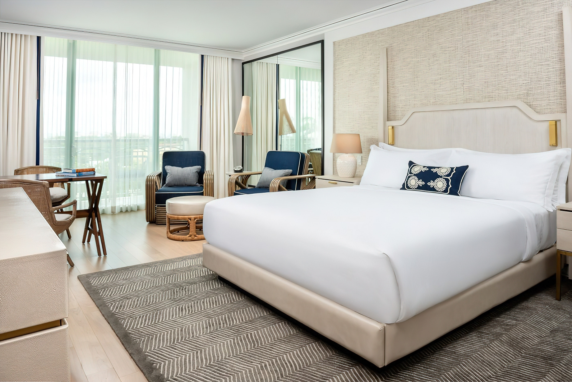 The Ritz-Carlton Coconut Grove, Miami Hotel – Miami, FL, USA – Deluxe City View Room Bed