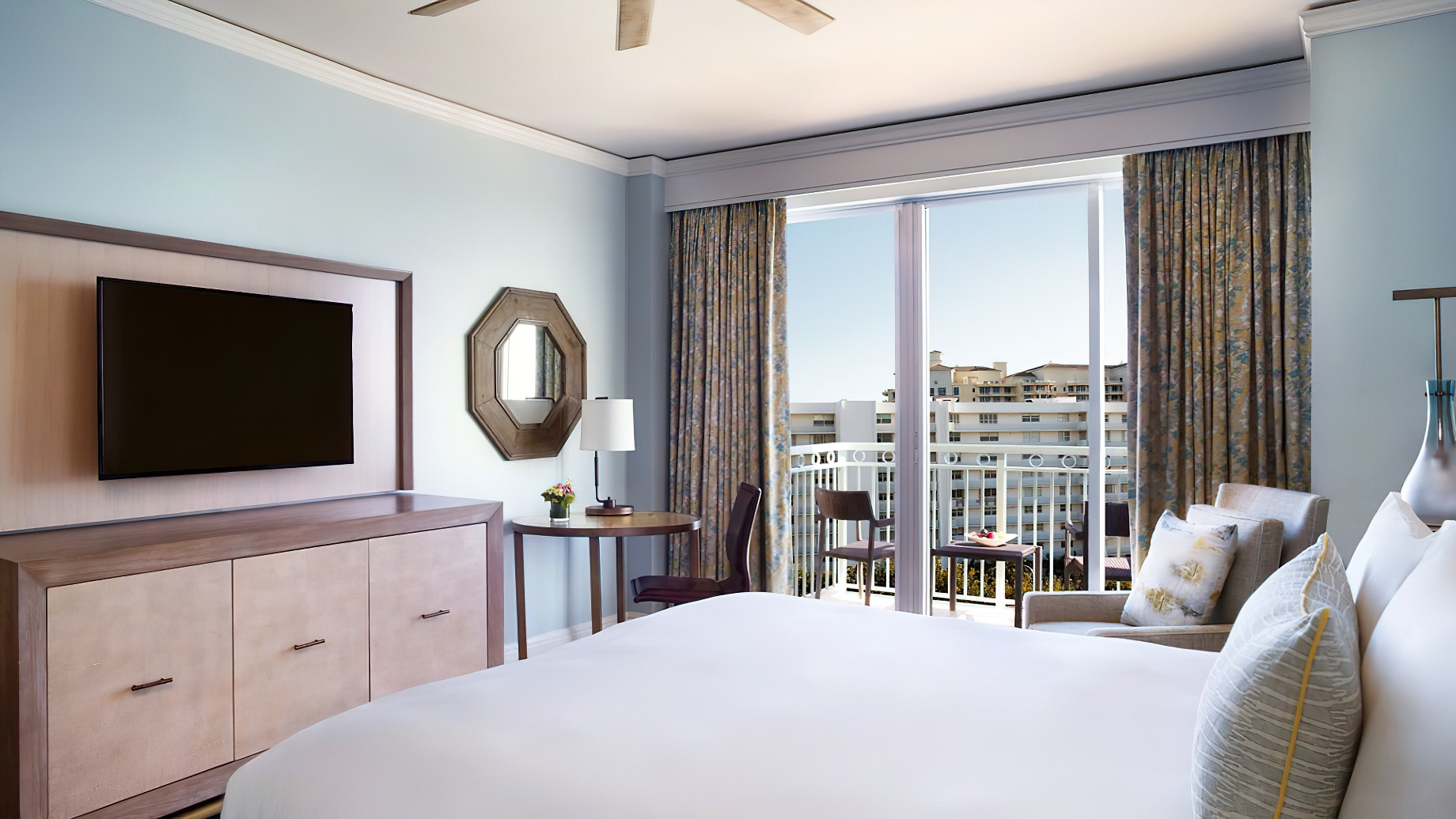 The Ritz-Carlton Key Biscayne, Miami Hotel – Miami, FL, USA – Resort View Room Bed