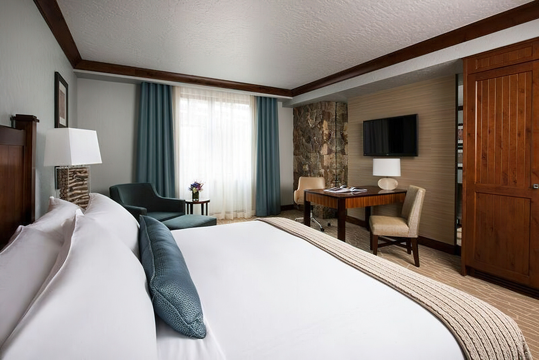 The Ritz-Carlton, Bachelor Gulch Resort – Avon, CO, USA – Deluxe Room