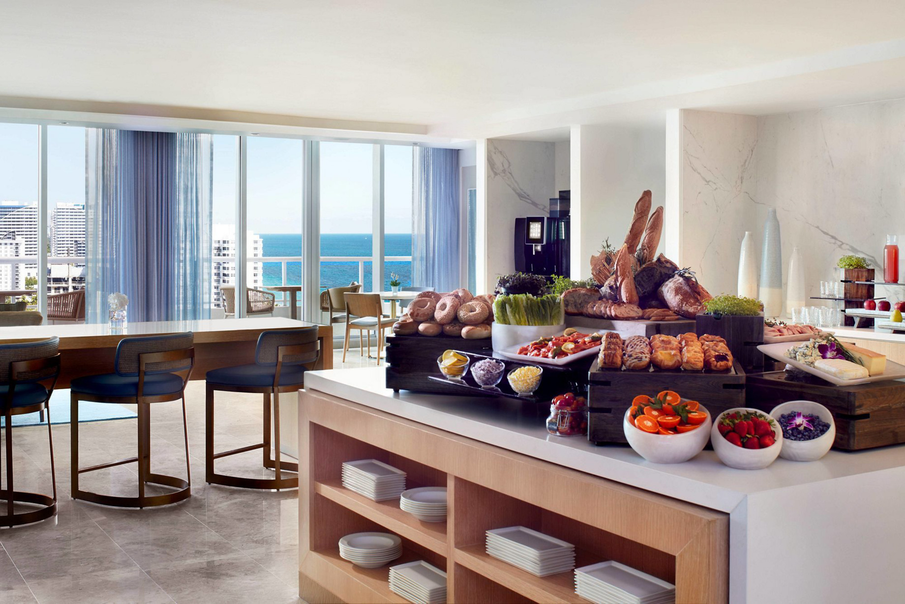 The Ritz-Carlton, Fort Lauderdale Hotel - Fort Lauderdale, FL, USA - Club Lounge